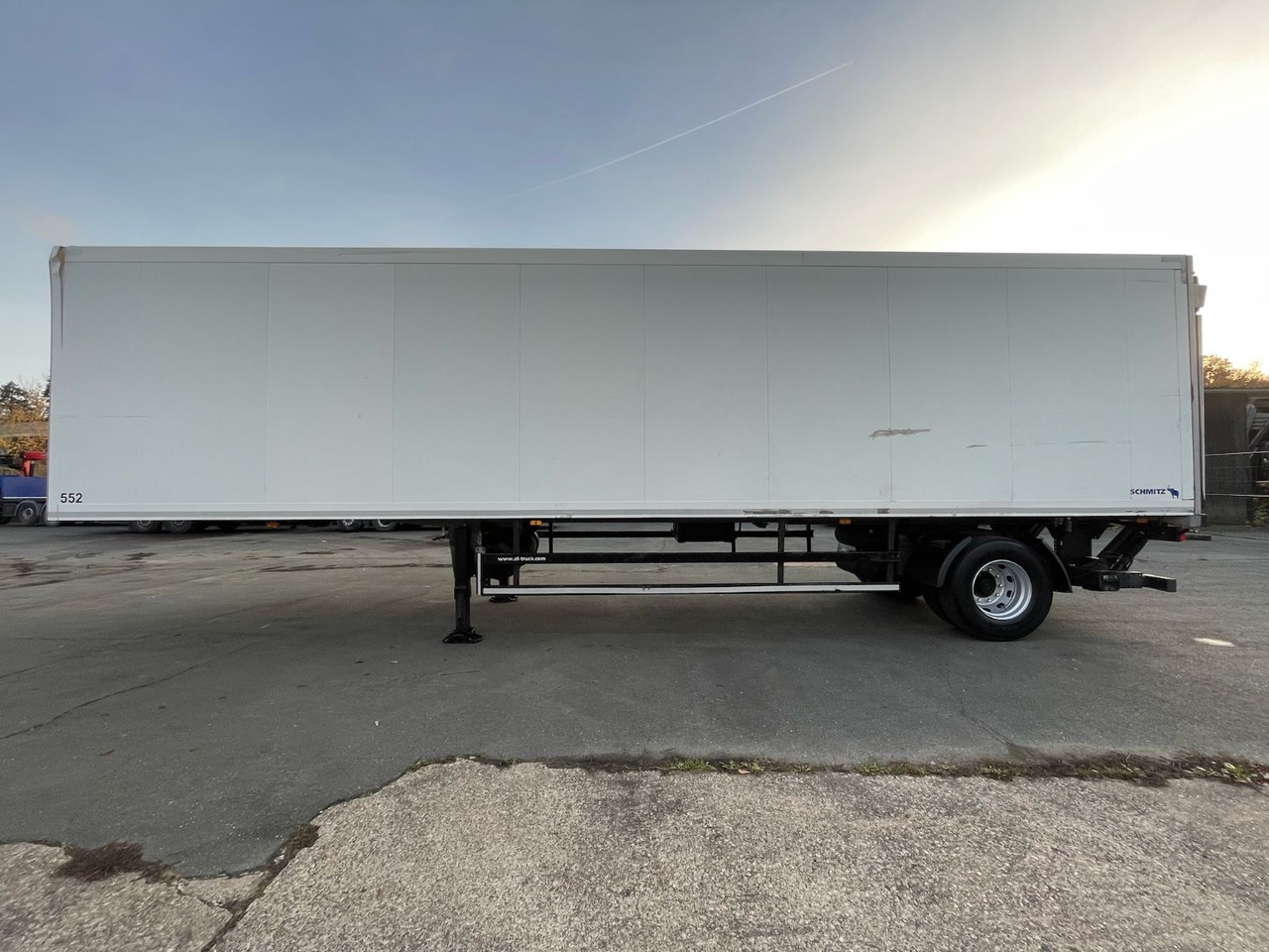 Schmitz Cargobull SKO10/CARRIER/MAXIMA1300/3398h/LBW/BÄR/Lenkachse - Рефрижератор полуремарке: снимка 4 Schmitz Cargobull SKO10/CARRIER/MAXIMA1300/3398h/LBW/BÄR/Lenkachse - Рефрижератор полуремарке: снимка 4
