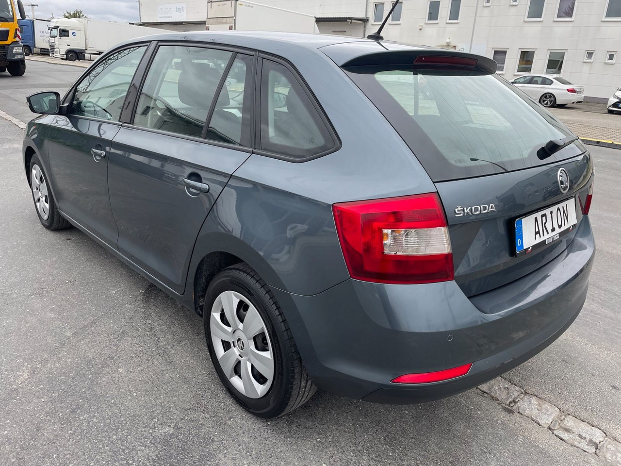 Skoda Rapid Spaceback Ambition - Комби: снимка 4 Skoda Rapid Spaceback Ambition - Комби: снимка 4