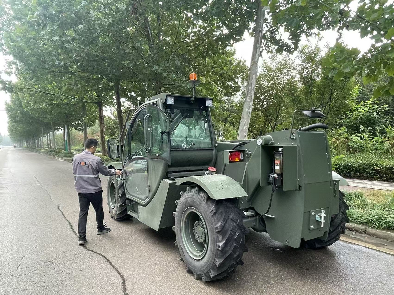 JIELI JL7030 I am looking for a distributor:) - Телескопичен товарач: снимка 3 JIELI JL7030 I am looking for a distributor:) - Телескопичен товарач: снимка 3