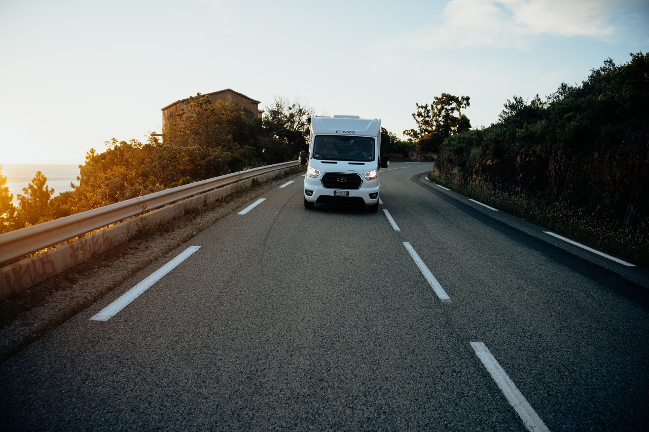 ETRUSCO Etrusco V 6.8 SCF - Кемпер: снимка 4 ETRUSCO Etrusco V 6.8 SCF - Кемпер: снимка 4