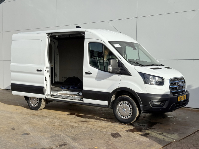 Ford E-Transit 390 75kWh 184PK Elektrisch 75kWh 334km WLTP BEV Snelladen L2H2 Climate Control Tacho Carplay Camera Stoelverwarming Parkeersensoren voor achter - Товарен бус, Електрически бус: снимка 5 Ford E-Transit 390 75kWh 184PK Elektrisch 75kWh 334km WLTP BEV Snelladen L2H2 Climate Control Tacho Carplay Camera Stoelverwarming Parkeersensoren voor achter - Товарен бус, Електрически бус: снимка 5