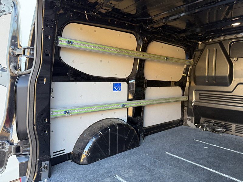 Малък ван Ford Transit Custom 320 2.0 TDCI 136PK **4 Jaar Fabrieksgarantie** L1H1 LED Climate Control Adaptieve Cruise Control Carplay Camera Stoelverwarming: снимка 13 Малък ван Ford Transit Custom 320 2.0 TDCI 136PK **4 Jaar Fabrieksgarantie** L1H1 LED Climate Control Adaptieve Cruise Control Carplay Camera Stoelverwarming: снимка 13