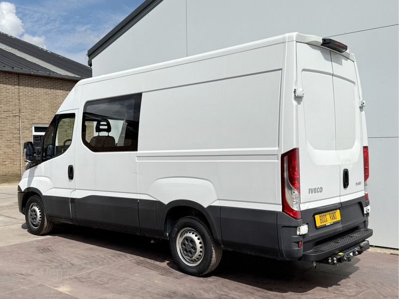 Iveco Daily 35S14 2.3 L2H2 Dubbele Cabine 7 Stoelen Airco Cruise Control Trekhaak 3.5t Lucht geveerde stoel - Товарен бус, Бус с двойна кабина: снимка 2 Iveco Daily 35S14 2.3 L2H2 Dubbele Cabine 7 Stoelen Airco Cruise Control Trekhaak 3.5t Lucht geveerde stoel - Товарен бус, Бус с двойна кабина: снимка 2