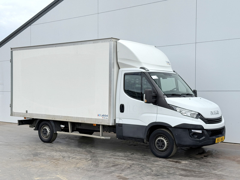 Iveco Daily 35S16 2.3 Bakwagen met achterdeur 3,5t Trekhaak Meubelbak Koffer Airco Cruise Control Camera - Лекотоварен автомобил фургон: снимка 4 Iveco Daily 35S16 2.3 Bakwagen met achterdeur 3,5t Trekhaak Meubelbak Koffer Airco Cruise Control Camera - Лекотоварен автомобил фургон: снимка 4
