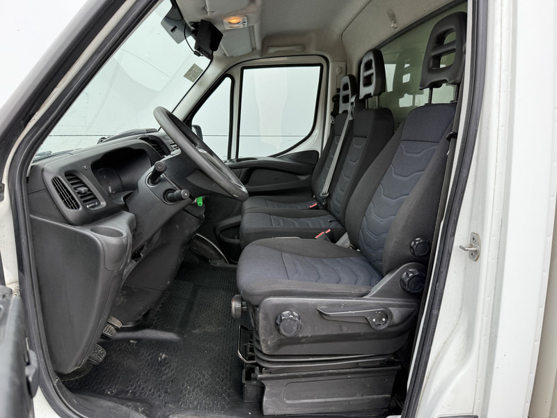 Iveco Daily 35S16 2.3 Bakwagen met achterdeur 3,5t Trekhaak Meubelbak Koffer Airco Cruise Control Camera - Лекотоварен автомобил фургон: снимка 5 Iveco Daily 35S16 2.3 Bakwagen met achterdeur 3,5t Trekhaak Meubelbak Koffer Airco Cruise Control Camera - Лекотоварен автомобил фургон: снимка 5