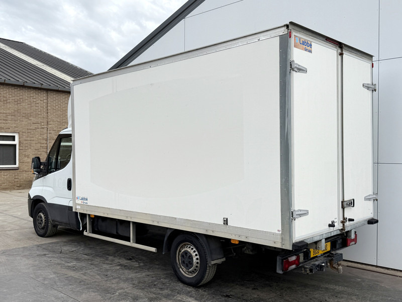 Iveco Daily 35S16 2.3 Bakwagen met achterdeur 3,5t Trekhaak Meubelbak Koffer Airco Cruise Control Camera - Лекотоварен автомобил фургон: снимка 2 Iveco Daily 35S16 2.3 Bakwagen met achterdeur 3,5t Trekhaak Meubelbak Koffer Airco Cruise Control Camera - Лекотоварен автомобил фургон: снимка 2