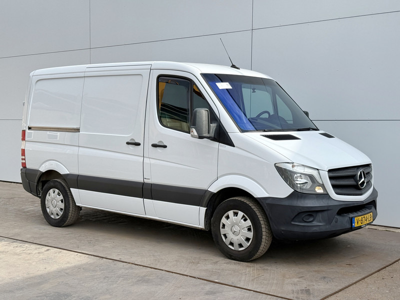 Mercedes-Benz Sprinter 311 2.1 CDI Automaat L1H1 Climate Control Cruise Control Camera trekhaak en lucht geveerde stoel - Товарен бус: снимка 4 Mercedes-Benz Sprinter 311 2.1 CDI Automaat L1H1 Climate Control Cruise Control Camera trekhaak en lucht geveerde stoel - Товарен бус: снимка 4