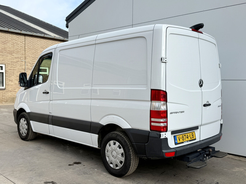 Mercedes-Benz Sprinter 311 2.1 CDI Automaat L2H1 Climate Control Cruise Control Camera trekhaak en lucht geveerde stoel - Товарен бус: снимка 2 Mercedes-Benz Sprinter 311 2.1 CDI Automaat L2H1 Climate Control Cruise Control Camera trekhaak en lucht geveerde stoel - Товарен бус: снимка 2