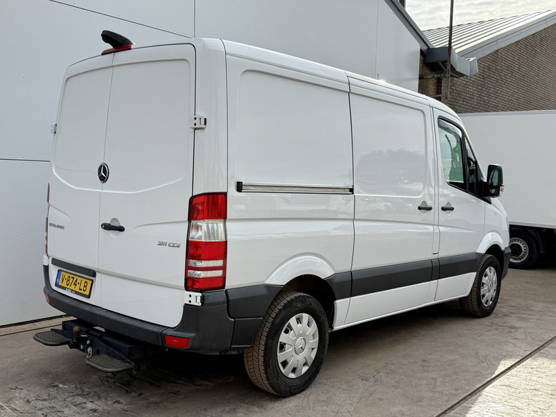 Mercedes-Benz Sprinter 311 2.1 CDI Automaat L2H1 Climate Control Cruise Control Camera trekhaak en lucht geveerde stoel - Товарен бус: снимка 3 Mercedes-Benz Sprinter 311 2.1 CDI Automaat L2H1 Climate Control Cruise Control Camera trekhaak en lucht geveerde stoel - Товарен бус: снимка 3