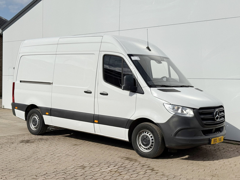 Mercedes-Benz Sprinter 315 1.9 CDI L2H2 Climate Control Cruise Control Carplay Camera Parkeersensoren voor achter - Товарен бус: снимка 4 Mercedes-Benz Sprinter 315 1.9 CDI L2H2 Climate Control Cruise Control Carplay Camera Parkeersensoren voor achter - Товарен бус: снимка 4