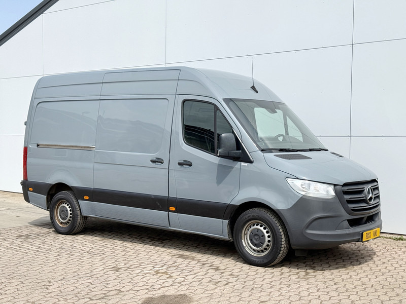 Mercedes-Benz Sprinter 315 1.9 CDI L2H2 Climate Control Cruise Control Carplay Camera RWD - Малък ван: снимка 4 Mercedes-Benz Sprinter 315 1.9 CDI L2H2 Climate Control Cruise Control Carplay Camera RWD - Малък ван: снимка 4