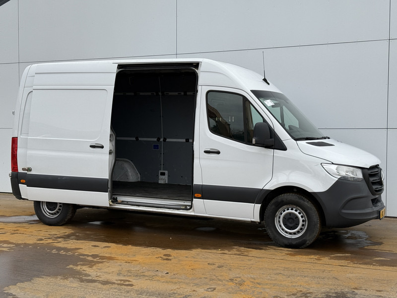 Mercedes-Benz eSprinter eSprinter 312 L2H2 100% Elektrisch 55kWh 168km WLTP 80kw Snelladen Climate Control Camera Stoelverwarming Laadkabel - Товарен бус, Електрически бус: снимка 5 Mercedes-Benz eSprinter eSprinter 312 L2H2 100% Elektrisch 55kWh 168km WLTP 80kw Snelladen Climate Control Camera Stoelverwarming Laadkabel - Товарен бус, Електрически бус: снимка 5