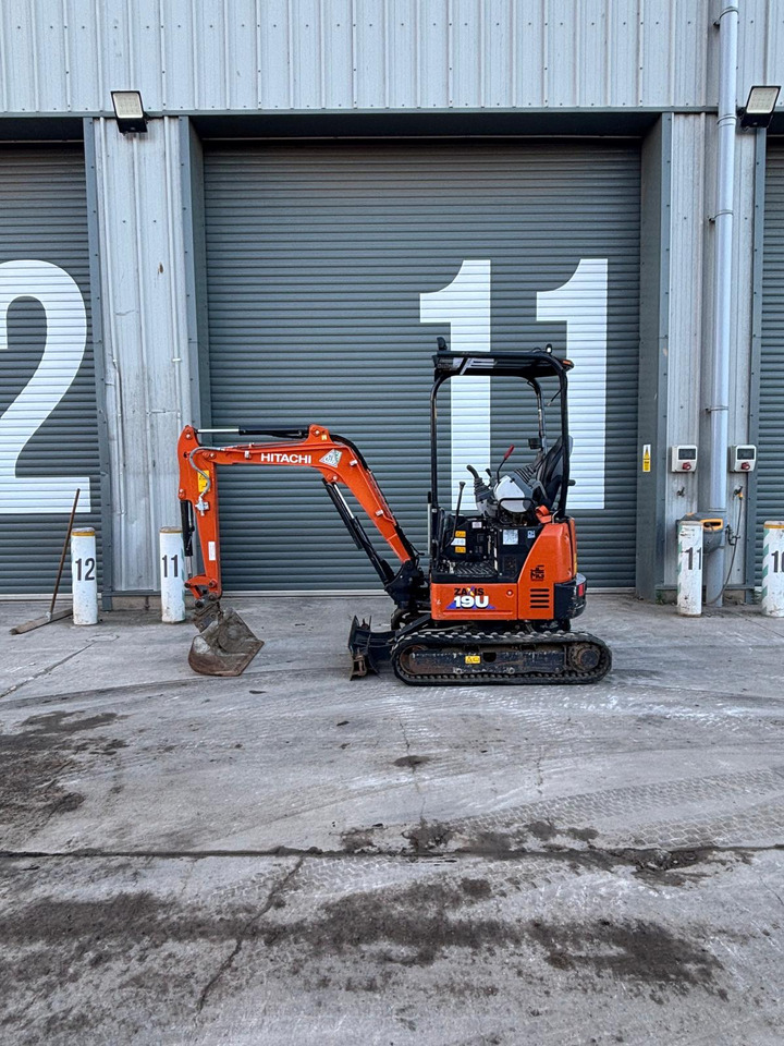 Hitachi ZX19U-6 - Мини багер: снимка 2 Hitachi ZX19U-6 - Мини багер: снимка 2