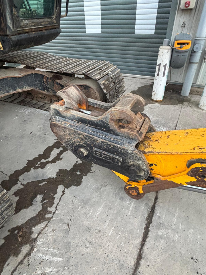 Верижен багер JCB JS220LC 4F: снимка 10