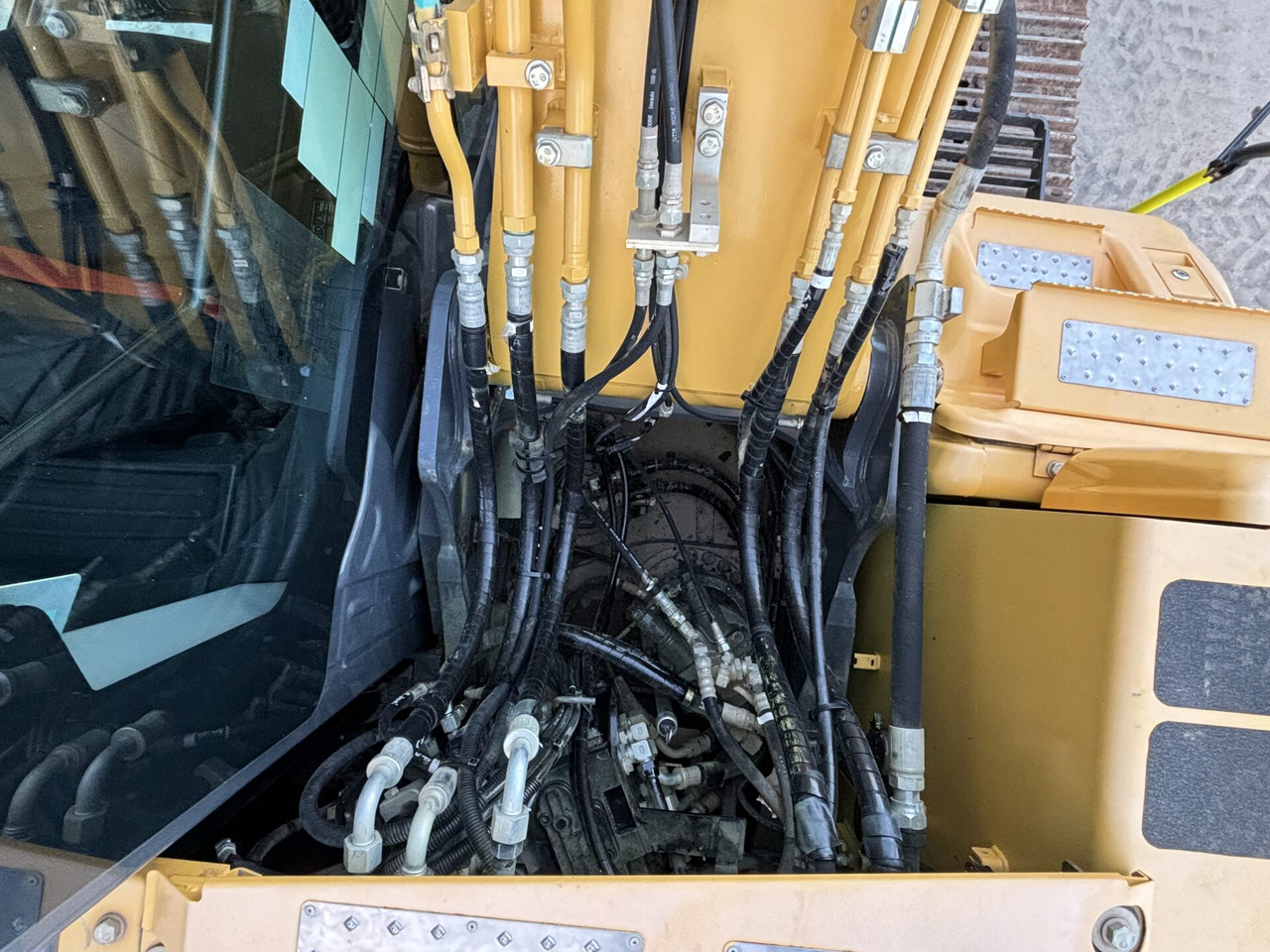 Верижен багер Kobelco SK130LC-11: снимка 14