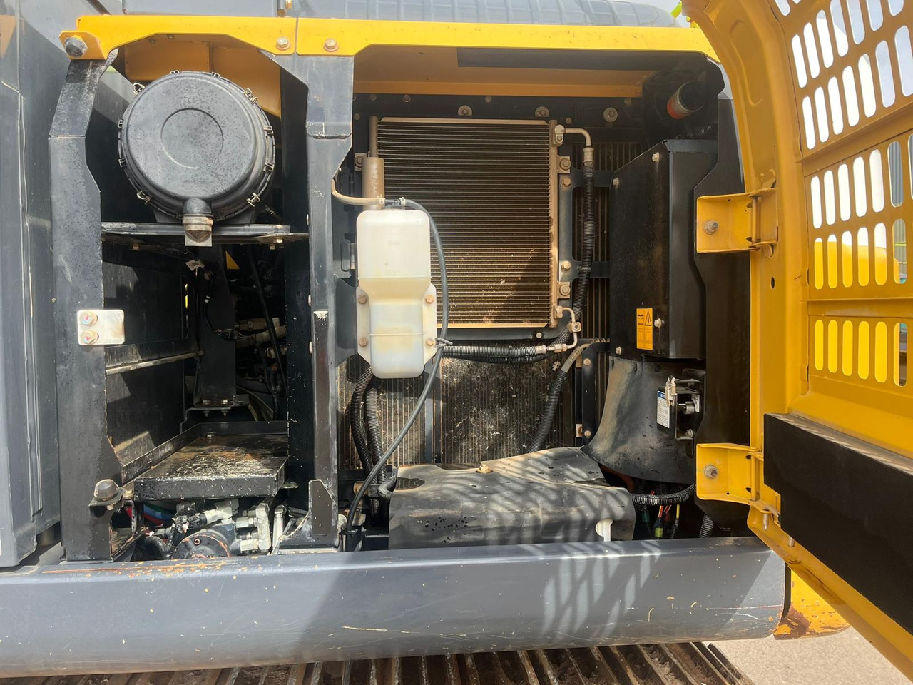 Верижен багер Kobelco SK130LC-11: снимка 16