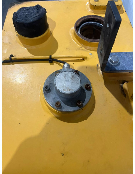 Liebherr - Резервоар за гориво: снимка 5 Liebherr - Резервоар за гориво: снимка 5