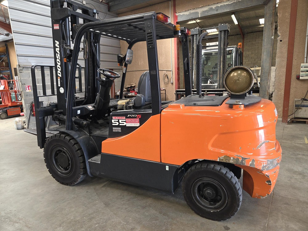 DOOSAN G55C-5 - Газокар: снимка 2 DOOSAN G55C-5 - Газокар: снимка 2