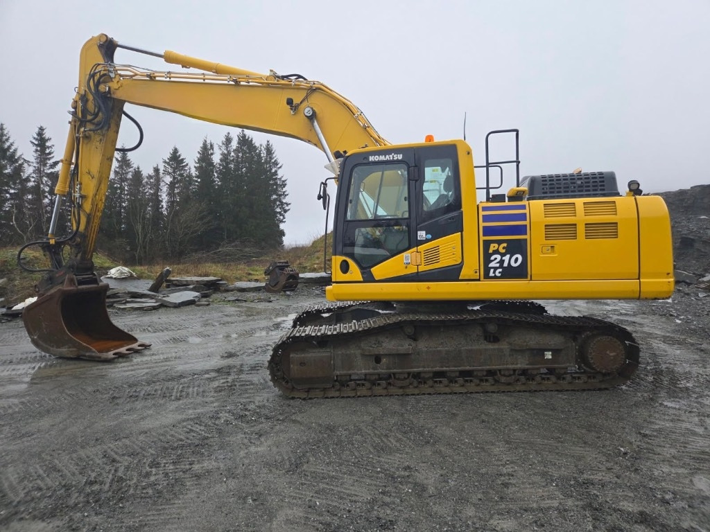 Komatsu PC210LC-11E0 - Верижен багер: снимка 1 Komatsu PC210LC-11E0 - Верижен багер: снимка 1