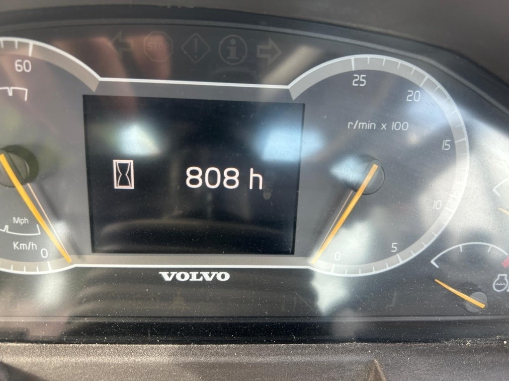 Колесен товарач Volvo L 90 H: снимка 7