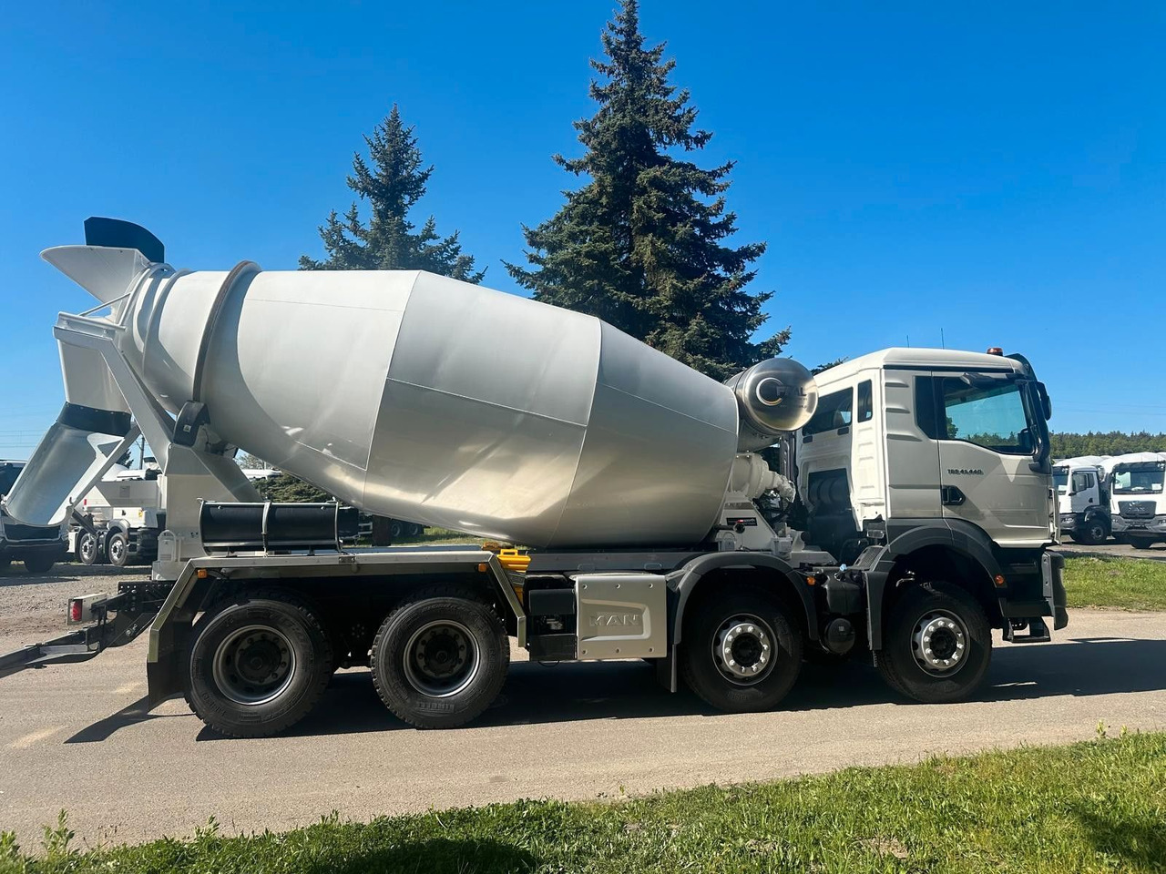 MAN TGS 41.400 8x4 EURO 2 FML 13M3 - Бетоновоз: снимка 3 MAN TGS 41.400 8x4 EURO 2 FML 13M3 - Бетоновоз: снимка 3