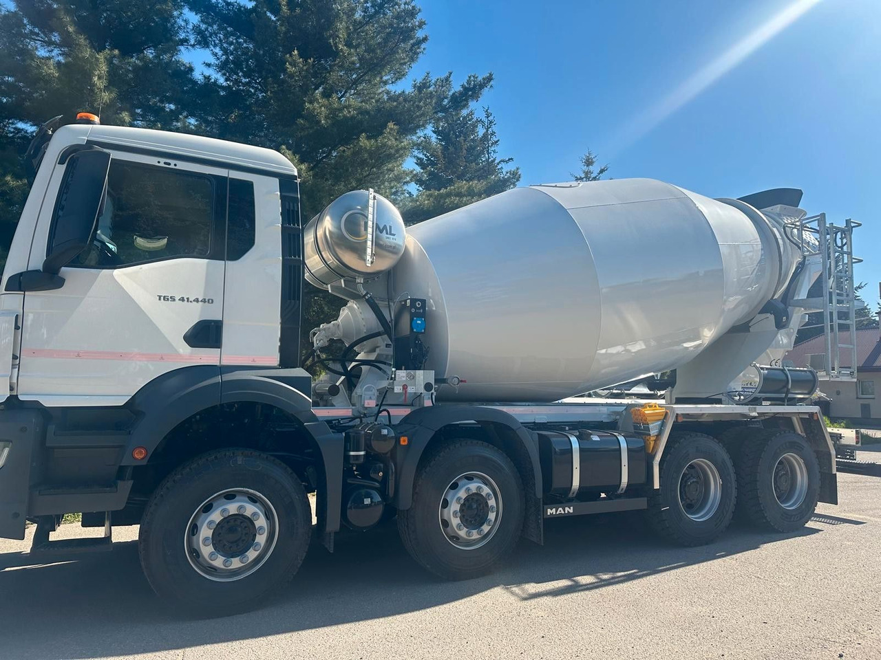 MAN TGS 41.400 8x4 EURO 2 FML 13M3 - Бетоновоз: снимка 2 MAN TGS 41.400 8x4 EURO 2 FML 13M3 - Бетоновоз: снимка 2
