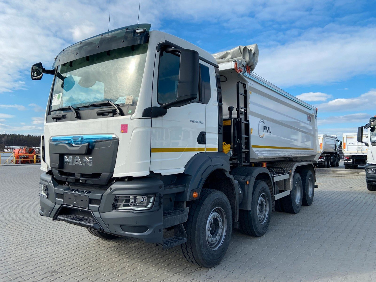 MAN TGS 41.400 8x4 EURO2 AUTOMAT TIPPER CR. SYSTEM - Самосвал камион: снимка 2 MAN TGS 41.400 8x4 EURO2 AUTOMAT TIPPER CR. SYSTEM - Самосвал камион: снимка 2