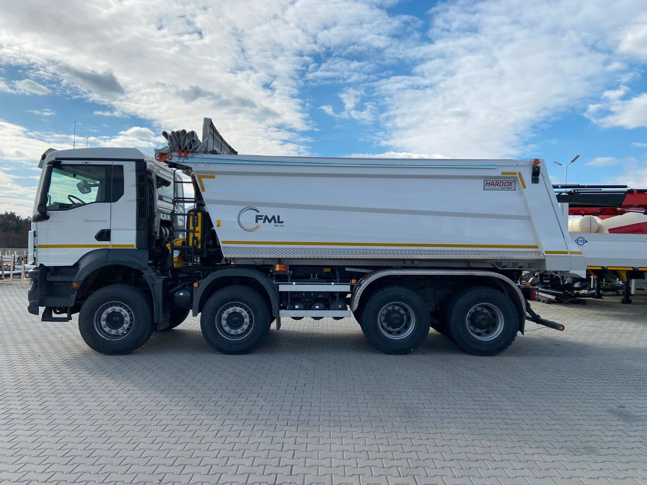 MAN TGS 41.400 8x4 EURO2 AUTOMAT TIPPER CR. SYSTEM - Самосвал камион: снимка 3 MAN TGS 41.400 8x4 EURO2 AUTOMAT TIPPER CR. SYSTEM - Самосвал камион: снимка 3