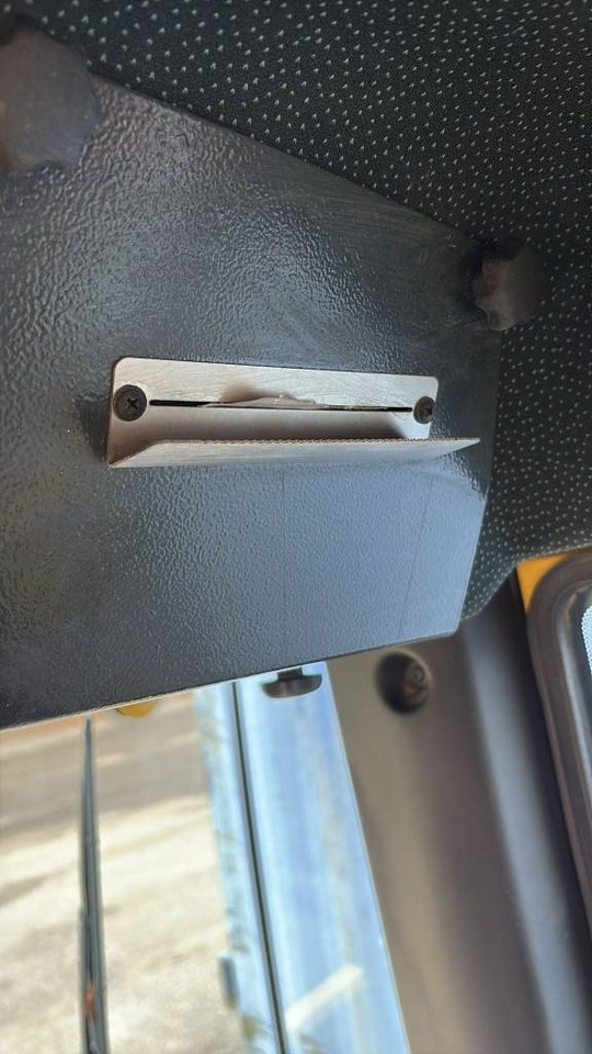 Лизинг на Bomag BW 213 D H-4 i EVIB/BVC / Airco / German machine  Bomag BW 213 D H-4 i EVIB/BVC / Airco / German machine: снимка 10 Лизинг на Bomag BW 213 D H-4 i EVIB/BVC / Airco / German machine  Bomag BW 213 D H-4 i EVIB/BVC / Airco / German machine: снимка 10