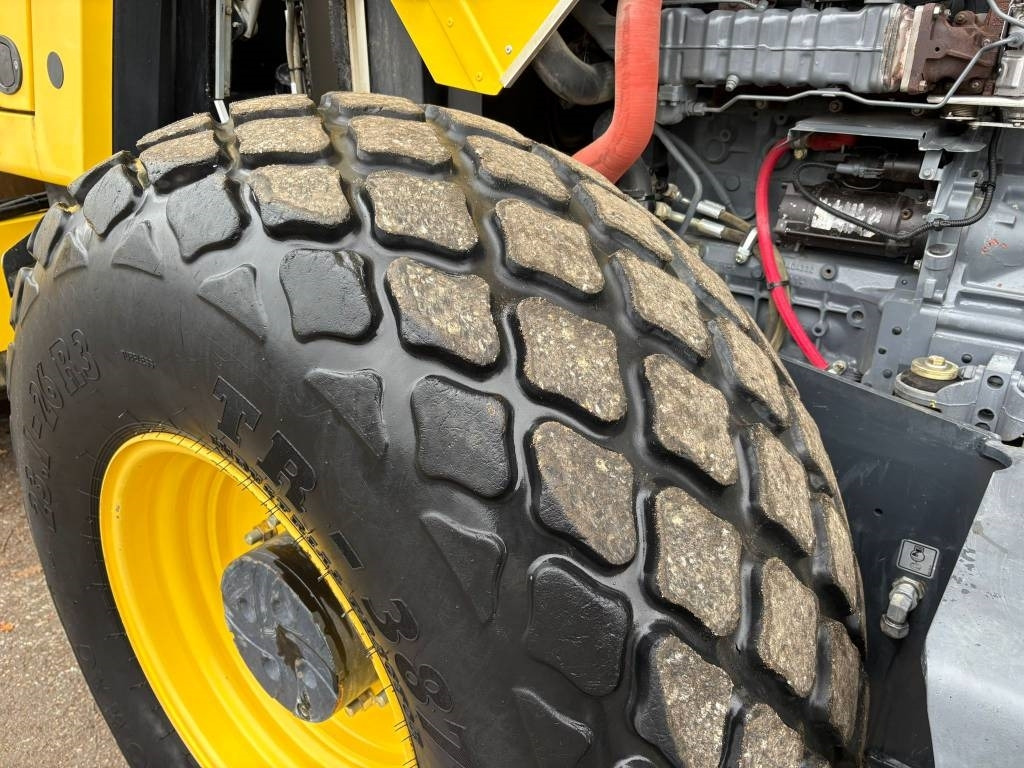 Лизинг на Bomag BW 213 D H-4 i EVIB/BVC / Airco / German machine  Bomag BW 213 D H-4 i EVIB/BVC / Airco / German machine: снимка 18 Лизинг на Bomag BW 213 D H-4 i EVIB/BVC / Airco / German machine  Bomag BW 213 D H-4 i EVIB/BVC / Airco / German machine: снимка 18