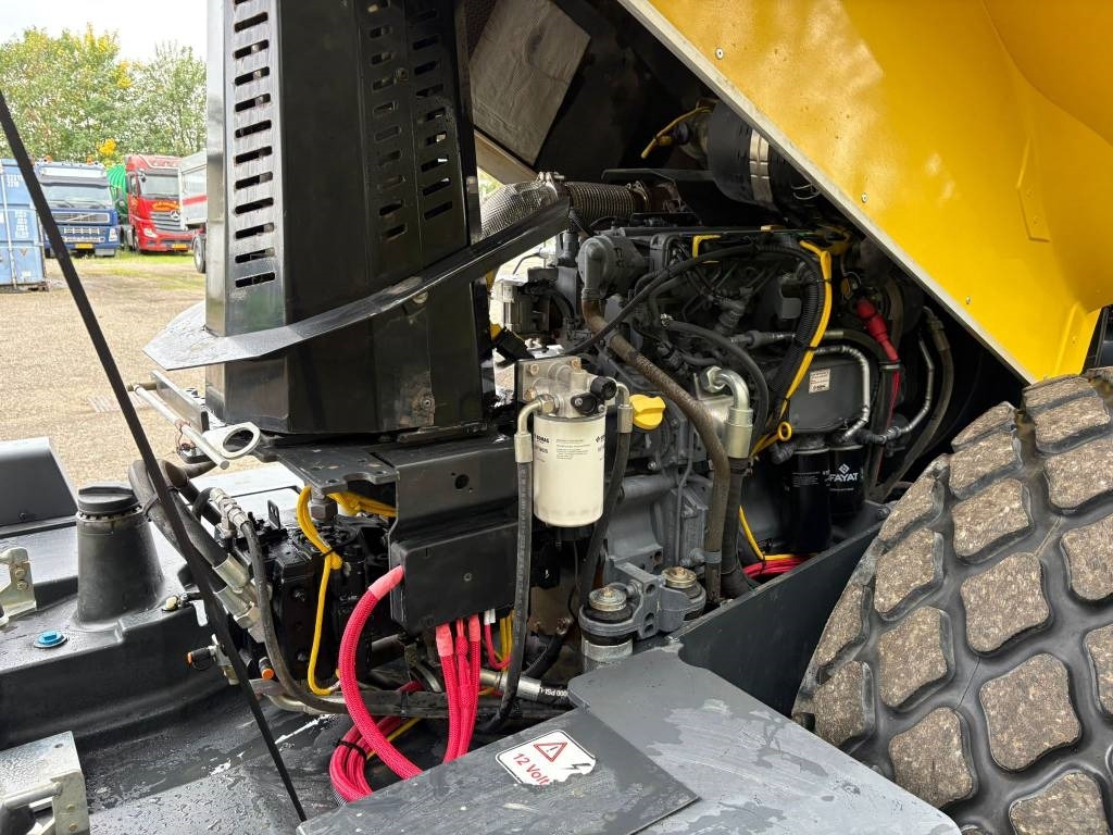 Лизинг на Bomag BW 213 D H-4 i EVIB/BVC / Airco / German machine  Bomag BW 213 D H-4 i EVIB/BVC / Airco / German machine: снимка 14 Лизинг на Bomag BW 213 D H-4 i EVIB/BVC / Airco / German machine  Bomag BW 213 D H-4 i EVIB/BVC / Airco / German machine: снимка 14
