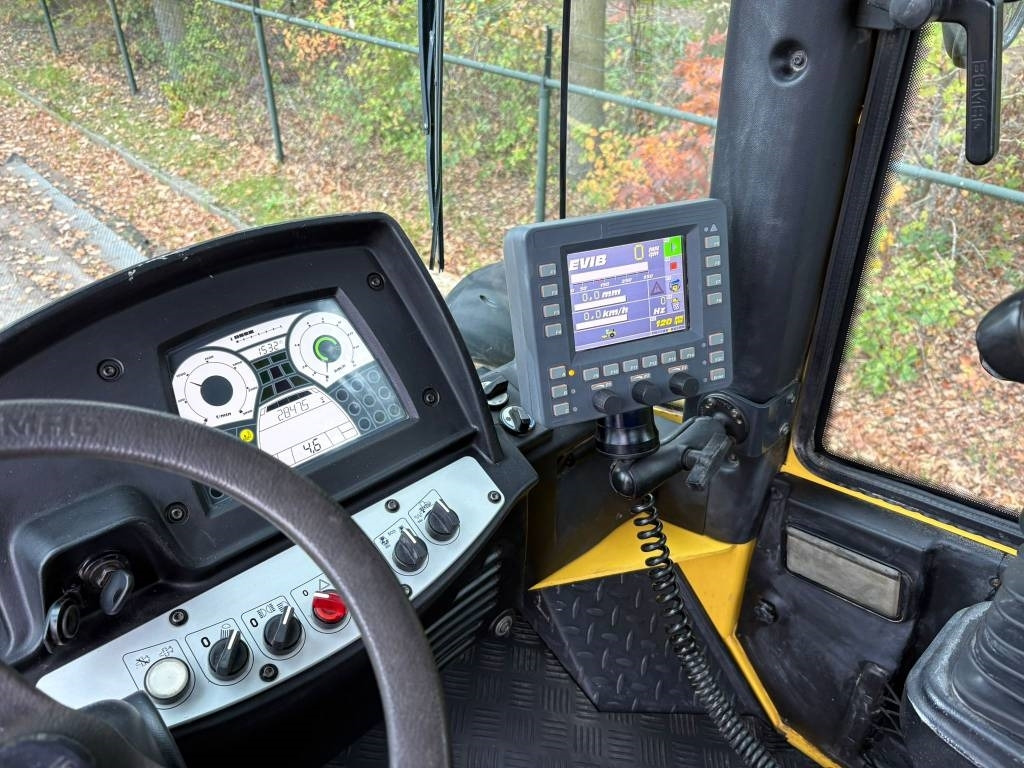 Лизинг на Bomag BW 213 D H-4 i EVIB/BVC / Airco / German machine  Bomag BW 213 D H-4 i EVIB/BVC / Airco / German machine: снимка 9 Лизинг на Bomag BW 213 D H-4 i EVIB/BVC / Airco / German machine  Bomag BW 213 D H-4 i EVIB/BVC / Airco / German machine: снимка 9