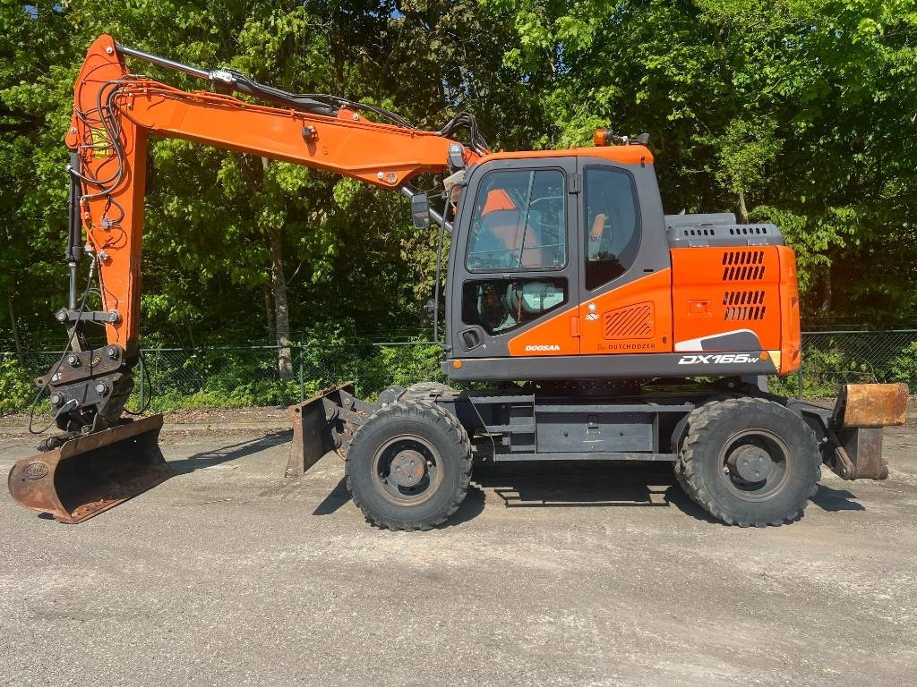 Doosan DX 165 W-5 - Колесен багер: снимка 2 Doosan DX 165 W-5 - Колесен багер: снимка 2