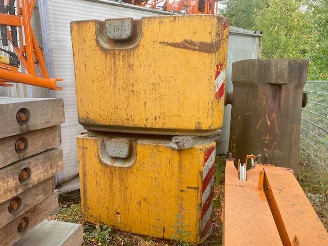 Liebherr Ballastplatten / Counterweight plates LTM 1200-5.1 - Кран за камион за Строителна техника: снимка 1 Liebherr Ballastplatten / Counterweight plates LTM 1200-5.1 - Кран за камион за Строителна техника: снимка 1