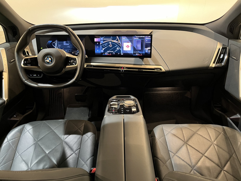BMW iX xDrive40 High Executive 77 kWh / Luchtvering / Pano / Harman Kardon / Trekhaak / Sportpakket / 27.750 KM !! - Джип: снимка 2 BMW iX xDrive40 High Executive 77 kWh / Luchtvering / Pano / Harman Kardon / Trekhaak / Sportpakket / 27.750 KM !! - Джип: снимка 2