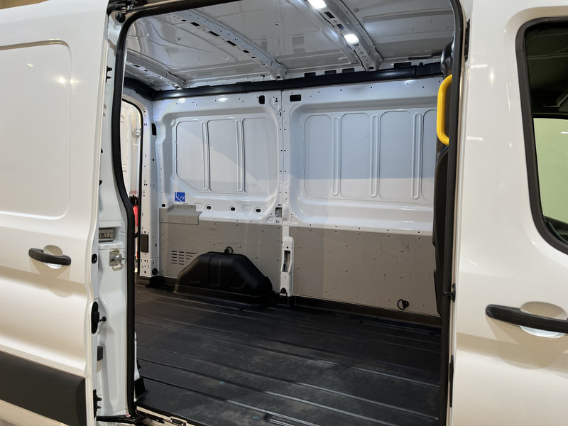 Товарен бус Ford Transit 2.0 TDCI L2H2 130 PK Trend / Euro 6 / Airco / Cruise Control / Trekhaak / PDC / 3-Zits / 42.300 KM !!  BPM VRIJ !!: снимка 18