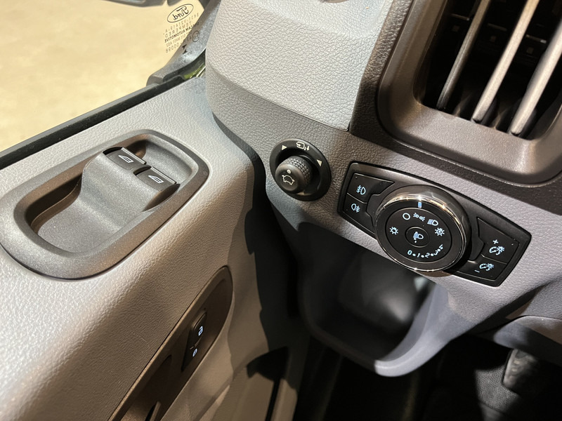 Товарен бус Ford Transit 2.0 TDCI L2H2 130 PK Trend / Euro 6 / Airco / Cruise Control / Trekhaak / PDC / 3-Zits / 42.300 KM !!  BPM VRIJ !!: снимка 10