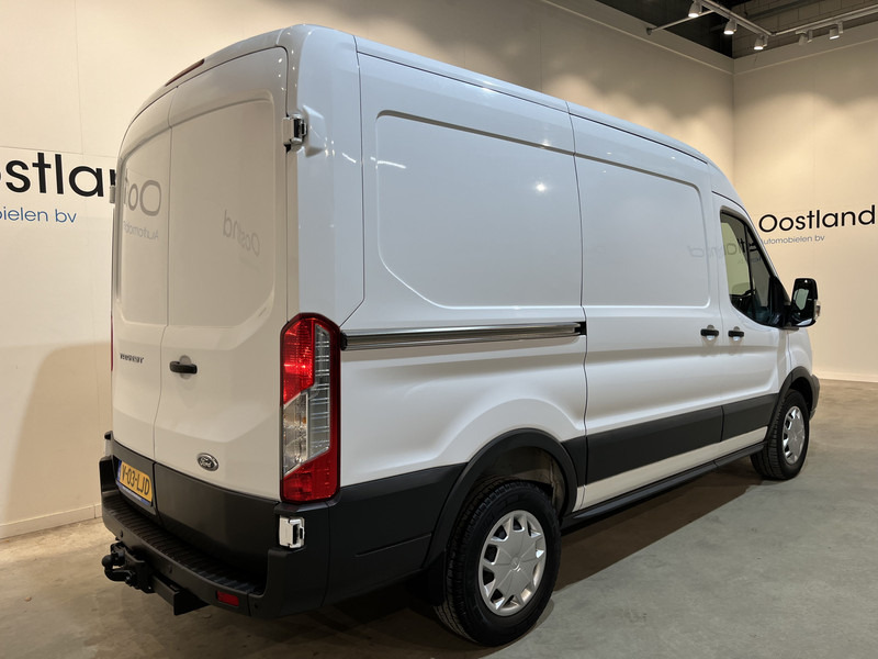 Interior photo 2: Товарен бус Ford Transit 2.0 TDCI L2H2 130 PK Trend / Euro 6 / Airco / Cruise Control / Trekhaak / PDC / 3-Zits / 42.300 KM !!  BPM VRIJ !!