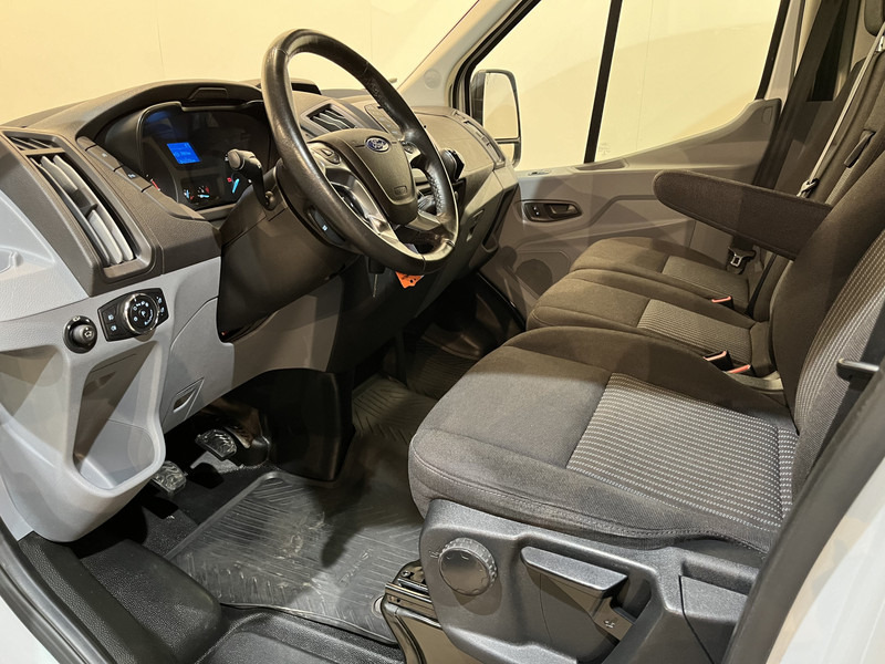 Interior photo 1: Товарен бус Ford Transit 2.0 TDCI L2H2 130 PK Trend / Euro 6 / Airco / Cruise Control / Trekhaak / PDC / 3-Zits / 42.300 KM !!  BPM VRIJ !!