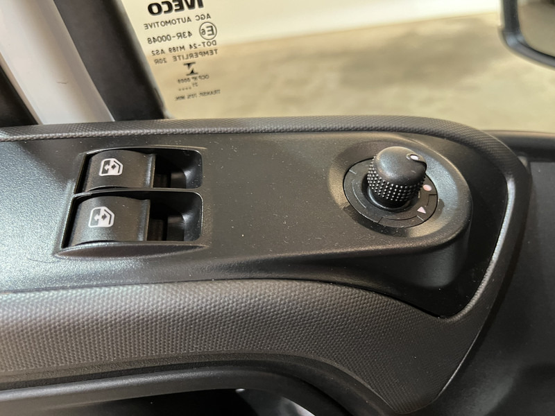 Лекотоварен автомобил фургон Iveco Daily 35S18 3.0 BE Clixtar Automaat Bakwagen met Laadklep / Laadvermogen 3.060 KG / Euro 6 / Luchtvering / Airco / Camera / CarPlay / Cruise Control /: снимка 17