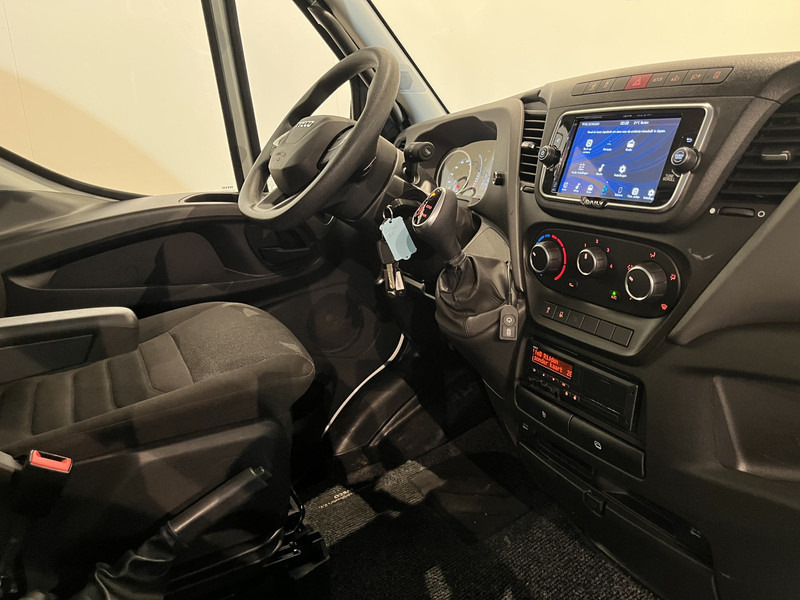 Iveco Daily 35S18 3.0 BE Clixtar Automaat Bakwagen met Laadklep / Laadvermogen 3.060 KG / Euro 6 / Luchtvering / Airco / Camera / CarPlay / Cruise Control / - Лекотоварен автомобил фургон: снимка 5 Iveco Daily 35S18 3.0 BE Clixtar Automaat Bakwagen met Laadklep / Laadvermogen 3.060 KG / Euro 6 / Luchtvering / Airco / Camera / CarPlay / Cruise Control / - Лекотоварен автомобил фургон: снимка 5