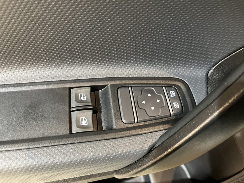 Малък ван Mercedes-Benz Citan 110 CDI L2 Pro Automaat / Euro 6 / Airco / Camera / MBUX / Cruise Control / Trekhaak / CarPlay / Navigatie / 14.500 KM !!: снимка 13