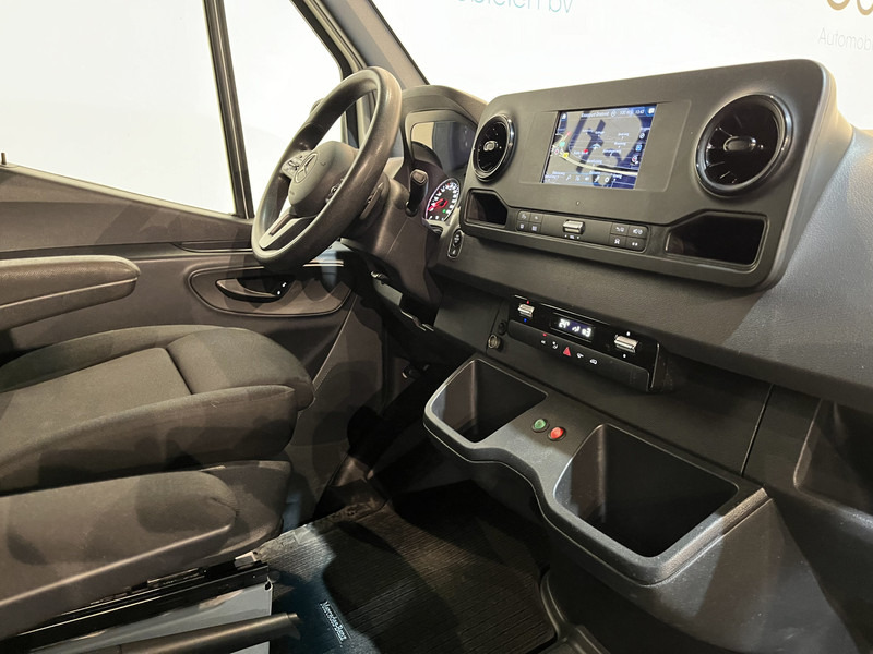 Mercedes-Benz Sprinter 315 CDI L2H2 Automaat / Euro 6 / Trekhaak 3500 KG / Airco / Cruise Control / CarPlay / Camera / Navigatie / BPM VRIJ !! - Товарен бус: снимка 3 Mercedes-Benz Sprinter 315 CDI L2H2 Automaat / Euro 6 / Trekhaak 3500 KG / Airco / Cruise Control / CarPlay / Camera / Navigatie / BPM VRIJ !! - Товарен бус: снимка 3