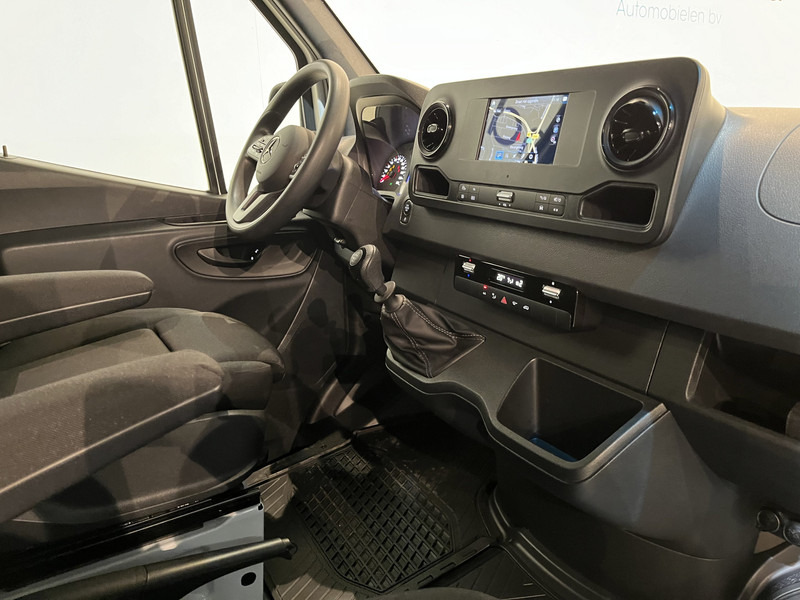 Mercedes-Benz Sprinter 315 CDI L4H2 RWD / Euro 6 / MBUX / Airco / Cruise Control / Camera / CarPlay / Navigatie / 6.143 KM !! / BPM VRIJ !! - Товарен бус: снимка 3 Mercedes-Benz Sprinter 315 CDI L4H2 RWD / Euro 6 / MBUX / Airco / Cruise Control / Camera / CarPlay / Navigatie / 6.143 KM !! / BPM VRIJ !! - Товарен бус: снимка 3