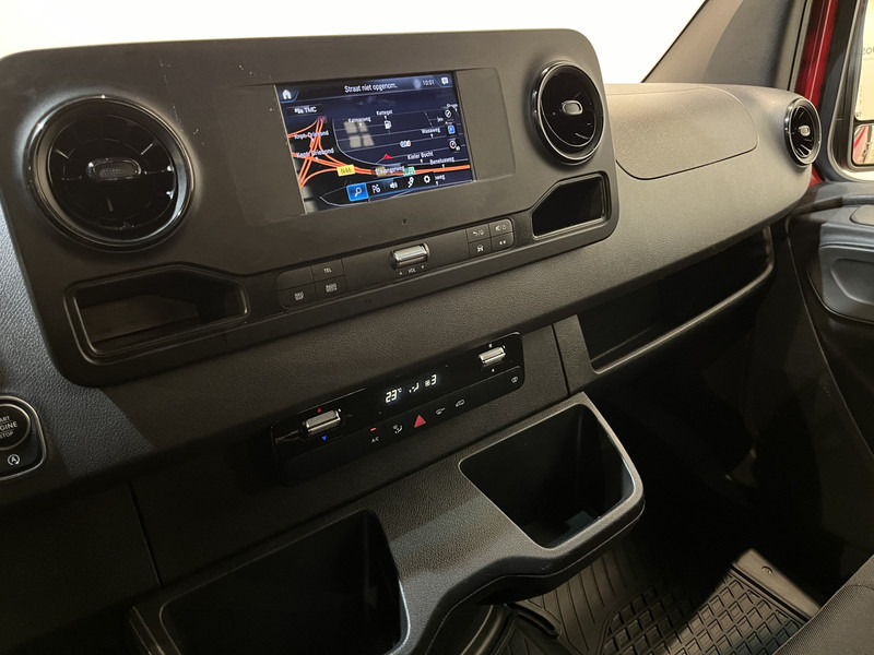 Mercedes-Benz Sprinter 317 CDI L2 RWD Automaat Open Laadbak / Euro 6 / Trekhaak 3500 KG / Airco / Cruise Control / CarPlay / Navigatie / 64.150 KM !! / BPM VRIJ !! - Бордови бус: снимка 5 Mercedes-Benz Sprinter 317 CDI L2 RWD Automaat Open Laadbak / Euro 6 / Trekhaak 3500 KG / Airco / Cruise Control / CarPlay / Navigatie / 64.150 KM !! / BPM VRIJ !! - Бордови бус: снимка 5