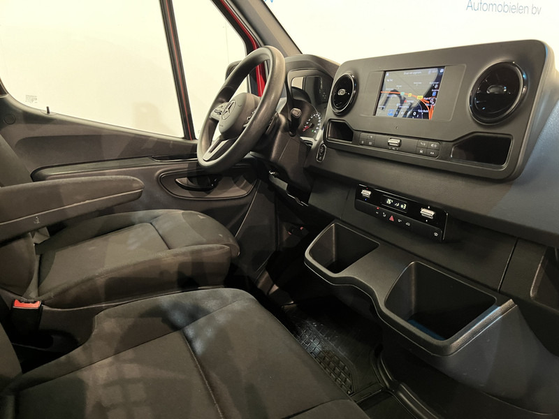 Mercedes-Benz Sprinter 317 CDI L2 RWD Automaat Open Laadbak / Euro 6 / Trekhaak 3500 KG / Airco / Cruise Control / CarPlay / Navigatie / 64.150 KM !! / BPM VRIJ !! - Бордови бус: снимка 3 Mercedes-Benz Sprinter 317 CDI L2 RWD Automaat Open Laadbak / Euro 6 / Trekhaak 3500 KG / Airco / Cruise Control / CarPlay / Navigatie / 64.150 KM !! / BPM VRIJ !! - Бордови бус: снимка 3