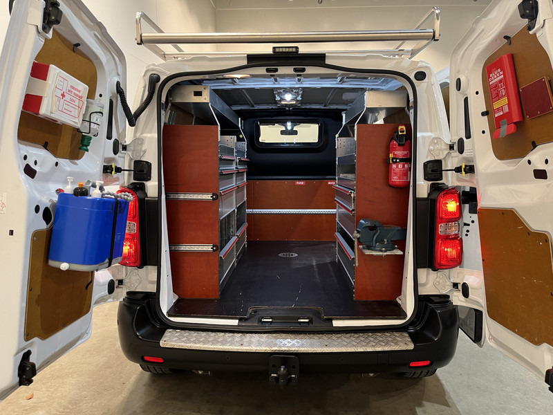 Opel Vivaro 2.0 CDTI L2H1 120 PK Servicebus / Inrichting / Euro 6 / 220V. / Airco / Cruise Control / Trekhaak / Camera / CarPlay / Navigatie / 60.800 KM !! - Малък ван: снимка 4 Opel Vivaro 2.0 CDTI L2H1 120 PK Servicebus / Inrichting / Euro 6 / 220V. / Airco / Cruise Control / Trekhaak / Camera / CarPlay / Navigatie / 60.800 KM !! - Малък ван: снимка 4