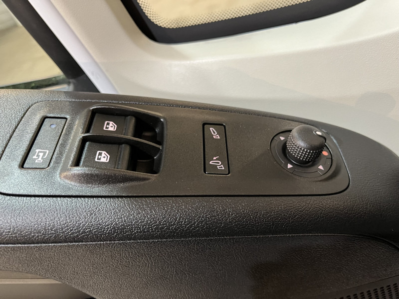 Малък ван, Бус с двойна кабина Peugeot Boxer 2.2 BlueHDi 120 PK L2H2 DC Dubbel Cabine / Euro 6 / Airco / CarPlay / Camera / Trekhaak / Cruise Control / 500 KM Z.G.A.N. !! / BPM VRIJ !!: снимка 12