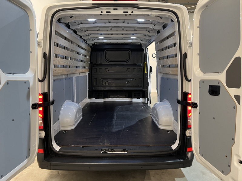 Volkswagen Crafter 30 2.0 TDI L3H2 140 PK Automaat / Euro 6 / Airco / Cruise Control / Camera / CarPlay / 3-Zits / 18.500 KM !! - Малък ван: снимка 5 Volkswagen Crafter 30 2.0 TDI L3H2 140 PK Automaat / Euro 6 / Airco / Cruise Control / Camera / CarPlay / 3-Zits / 18.500 KM !! - Малък ван: снимка 5