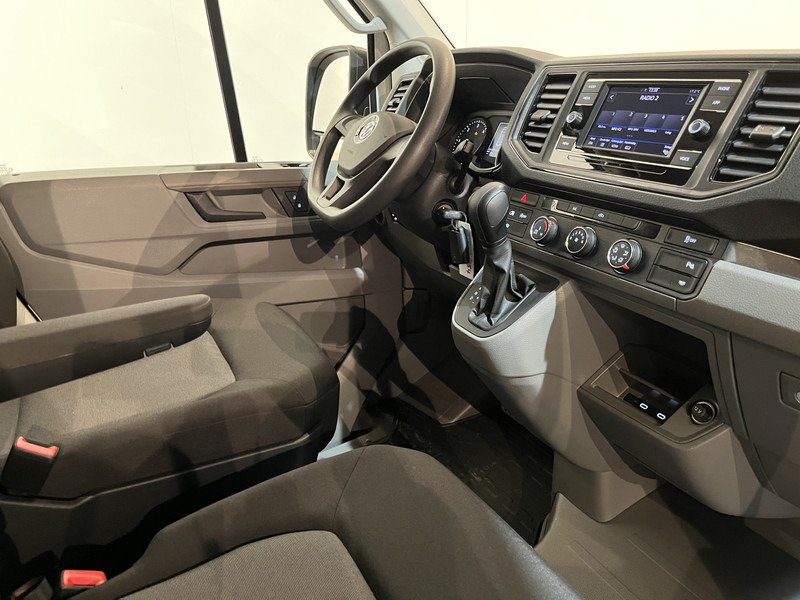 Volkswagen Crafter 30 2.0 TDI L3H2 140 PK Automaat / Euro 6 / Airco / Cruise Control / Camera / CarPlay / 3-Zits / 18.500 KM !! - Малък ван: снимка 3 Volkswagen Crafter 30 2.0 TDI L3H2 140 PK Automaat / Euro 6 / Airco / Cruise Control / Camera / CarPlay / 3-Zits / 18.500 KM !! - Малък ван: снимка 3